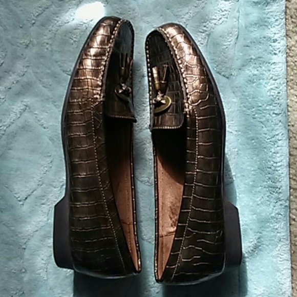 LifeStride metalic snakeskin pattern loafer - Picture 3 of 4